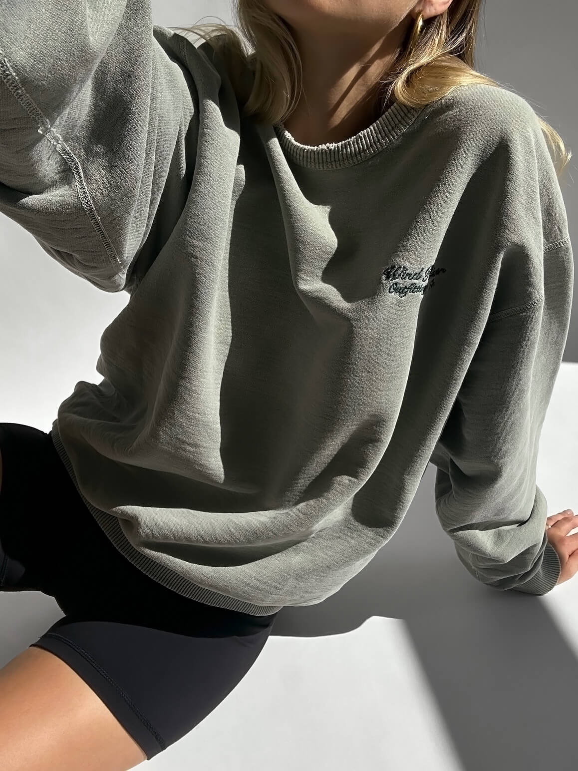 Vintage Wind River Embroidered & Distressed Sage Sweatshirt | M