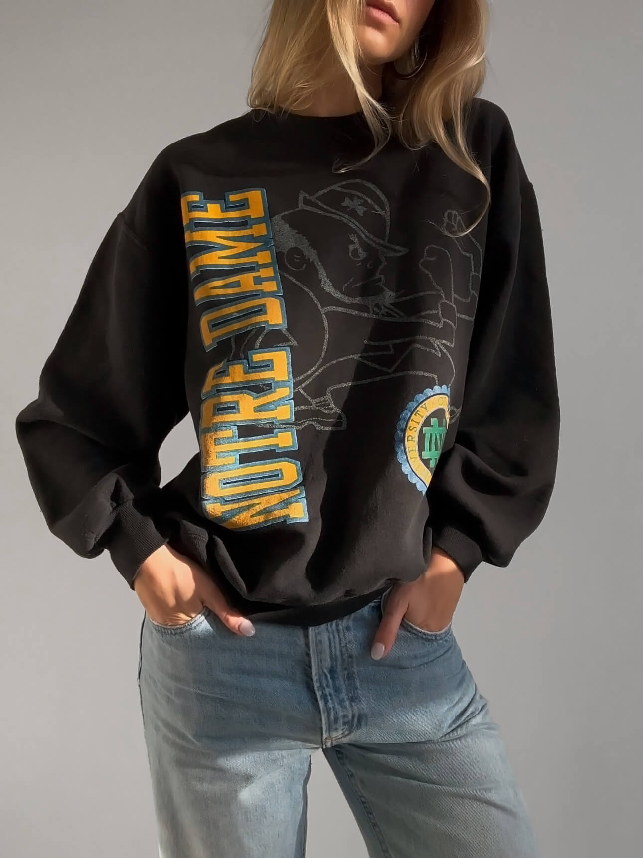 Vintage UNIVERSITY OF NOTRE DAME Distressed Sweatshirt | M/L