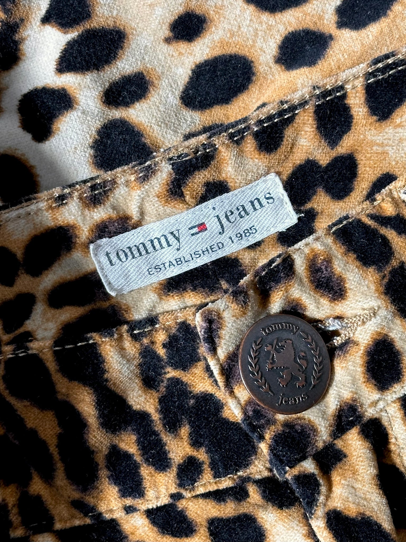 Vintage 2004 TOMMY JEANS Velour Leopard Capris | 3/XS