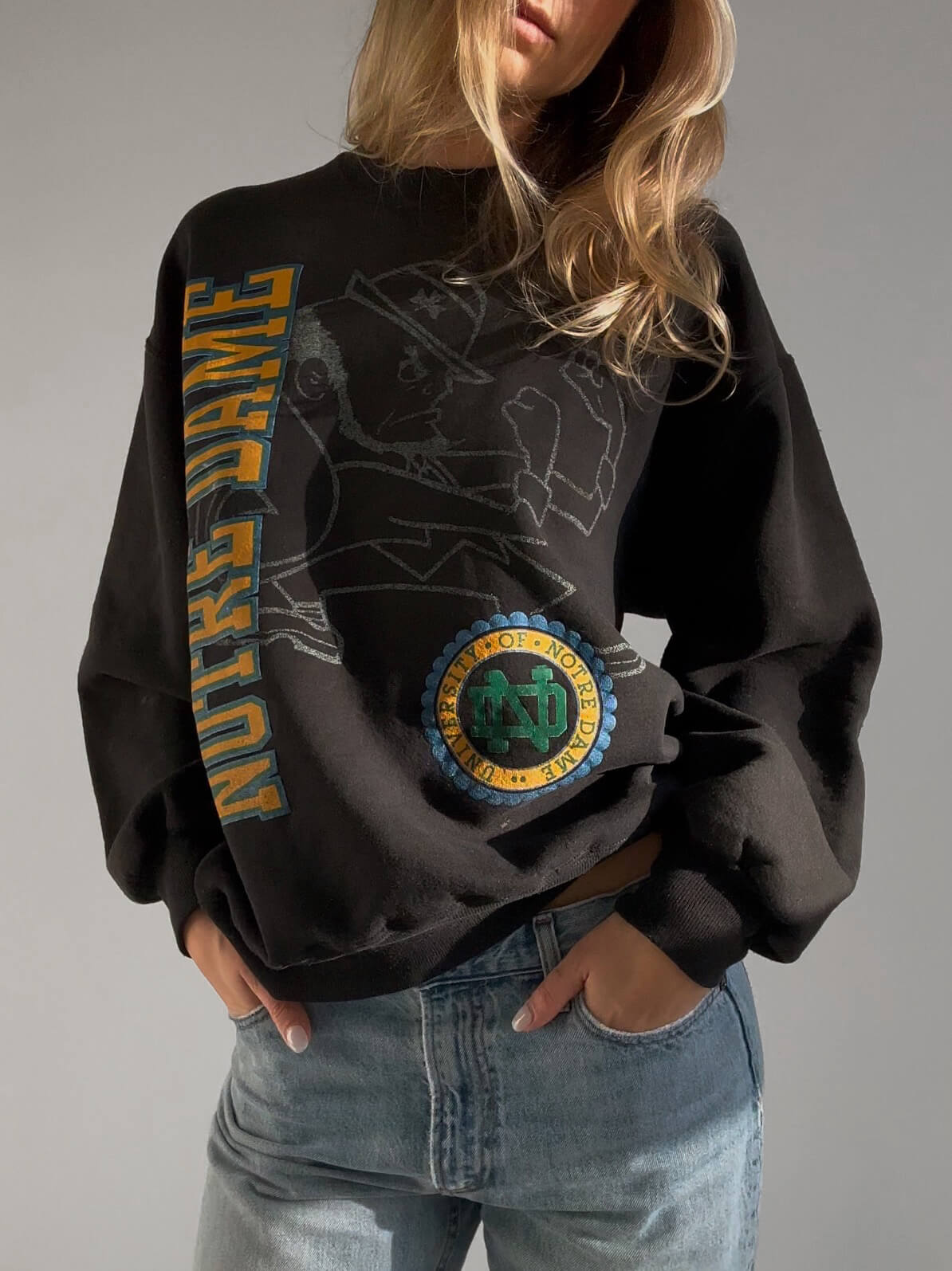 Vintage UNIVERSITY OF NOTRE DAME Distressed Sweatshirt | M/L