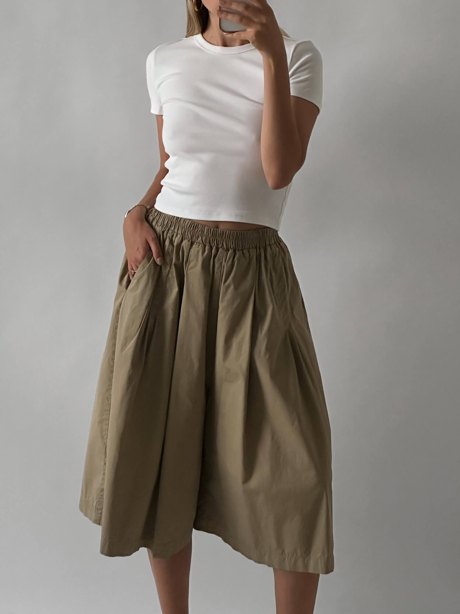 Voluminous Pleated Khaki Capris | XS/S