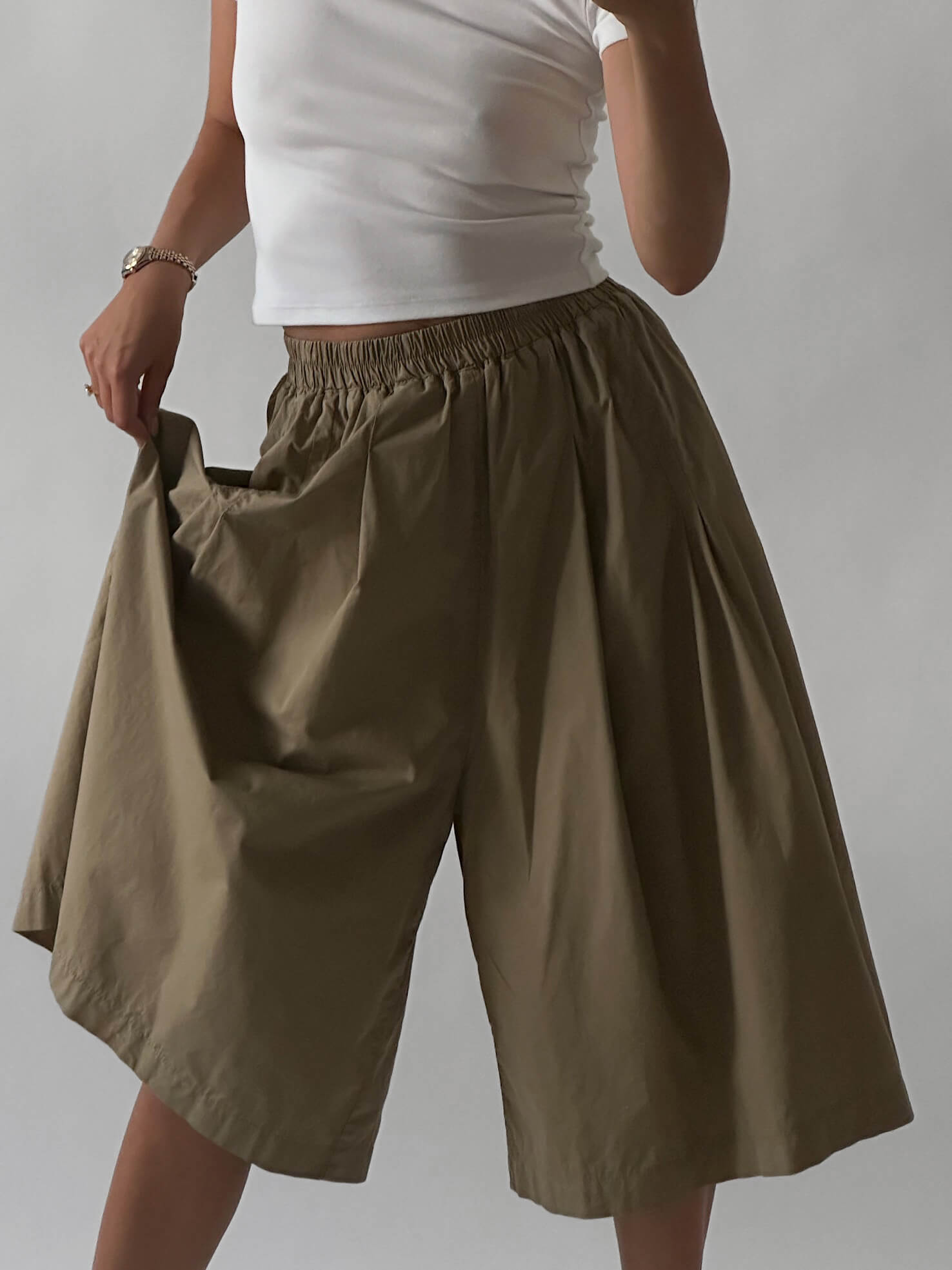 Voluminous Pleated Khaki Capris | XS/S