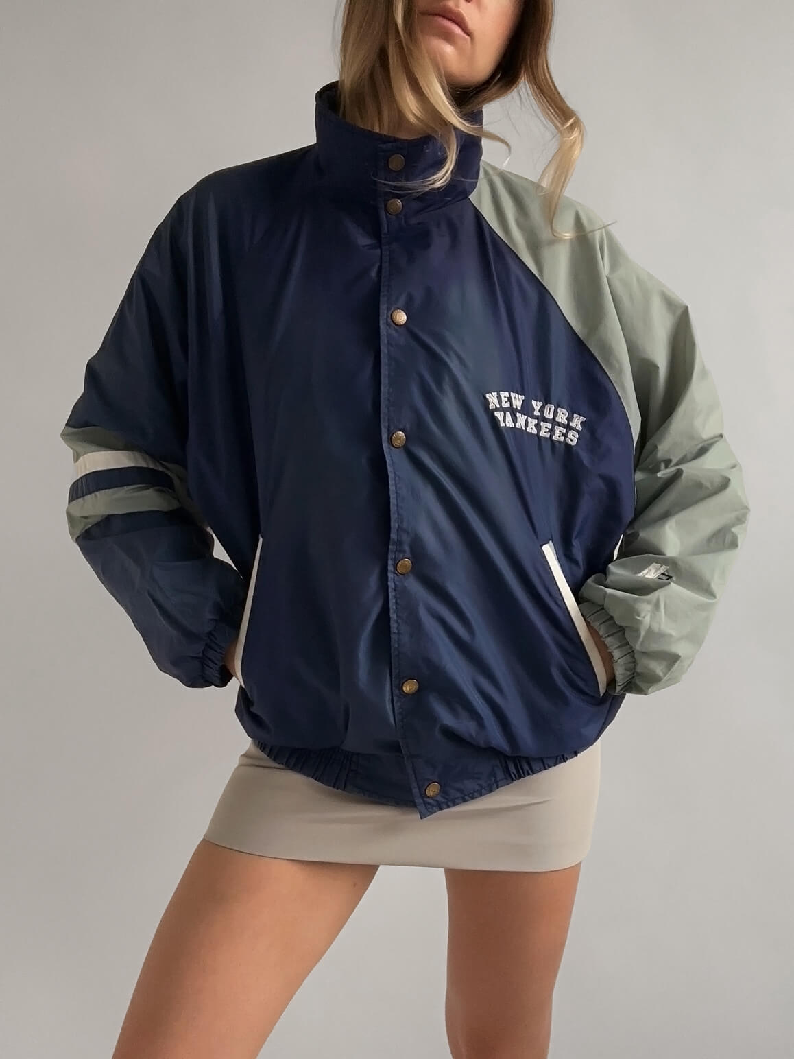 Vintage NEW YORK YANKEES Embroidered Windbreaker | M/L