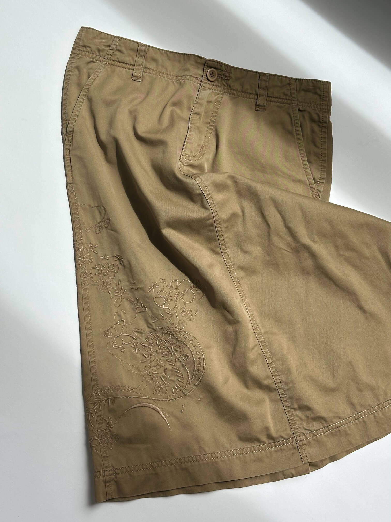 Vintage Embroidered Khaki Midi Skirt | 3/4