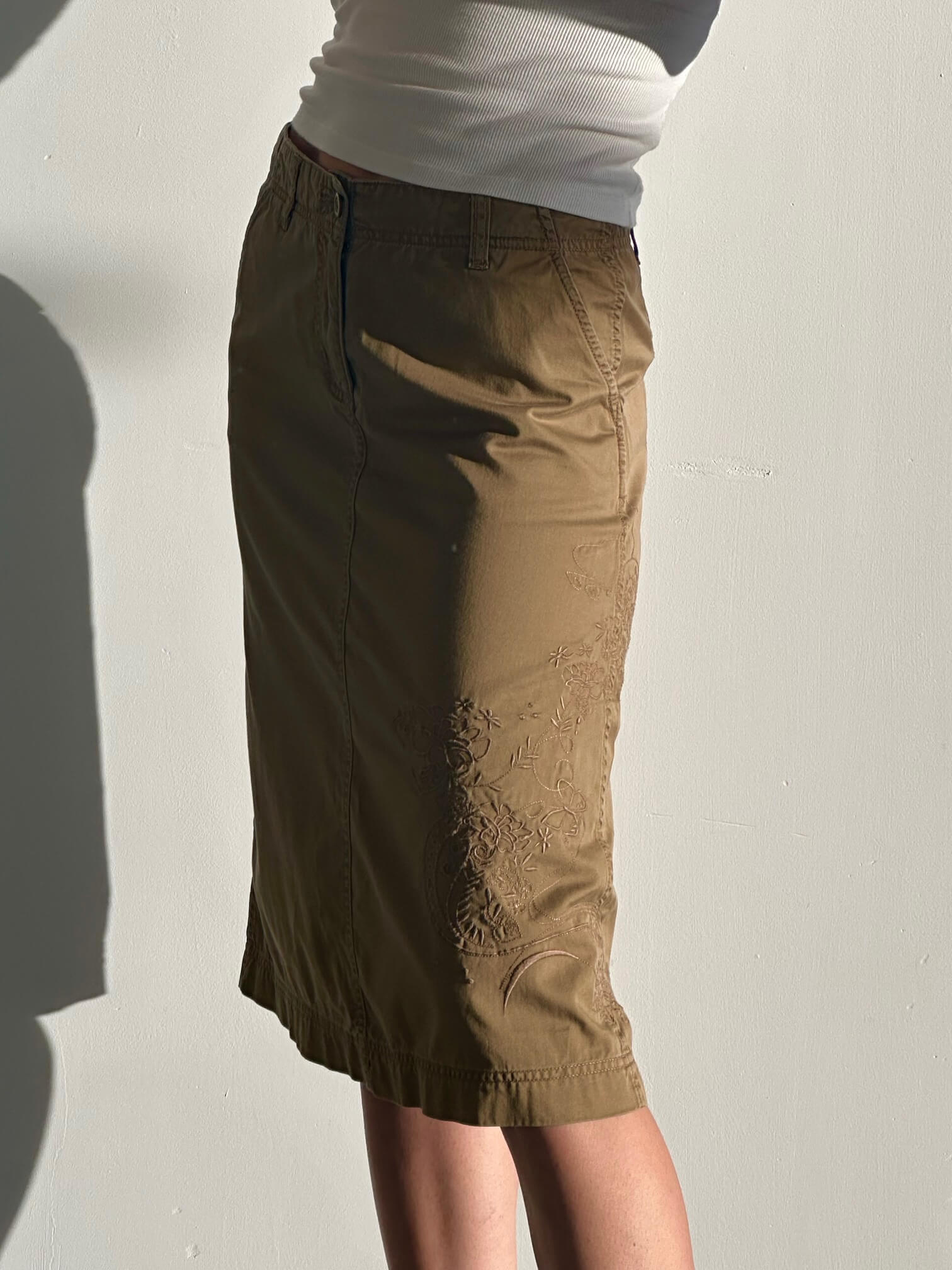 Vintage Embroidered Khaki Midi Skirt | 3/4