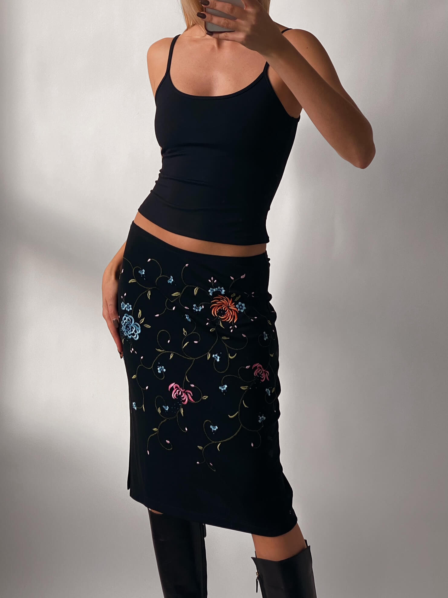 Vintage Y2K BCBG MAXAZRIA Embroidered Midi Skirt | M